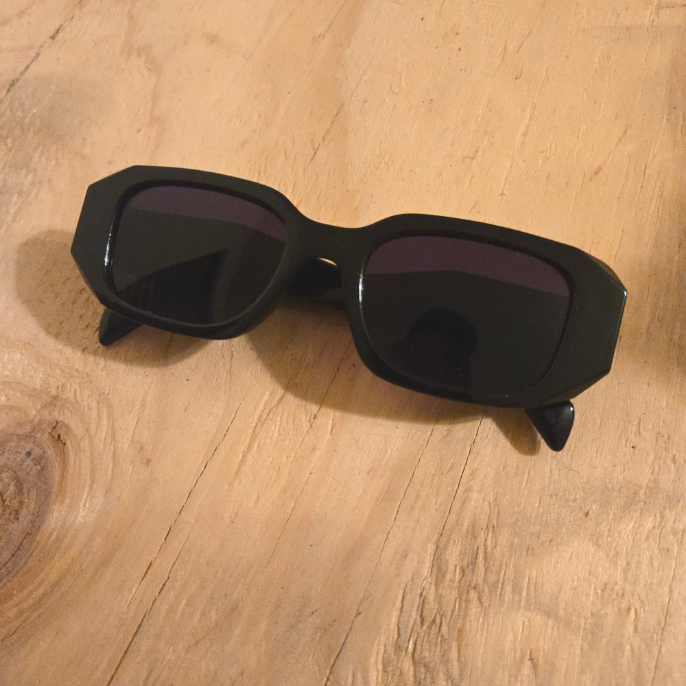 Iris Sunglasses Women Black Chunky Rectangular Fleur De Lis Logo Eyewear GUC Mod